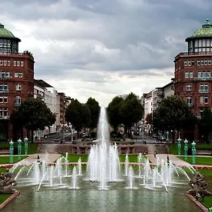 1a Comfortable, Private And Calm 4 Apartment, 2km Center, Private Car Park, Full Equipped Kitchen, Private And Stable Wifi, One Minute Tram Station, Smart Tv, Whatsapp Support, No Additional Costs! Eur 500 Cashback For 2 Months , City Airport Mannheim Deutschland